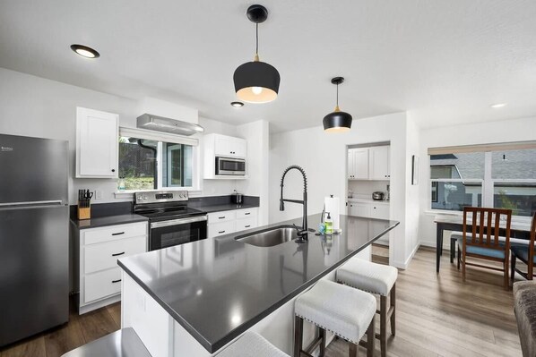 Fridge, microwave, oven, stovetop