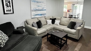 Smart TV - 3BR/1BA BROKEN ARROW HOME (Broken Arrow)