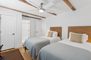 4 bedrooms, iron/ironing board, WiFi, bed sheets