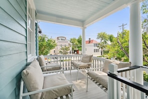 Property grounds - ‘Tropical Blue’ – Historic Home 5 mins to King St. (Charleston)