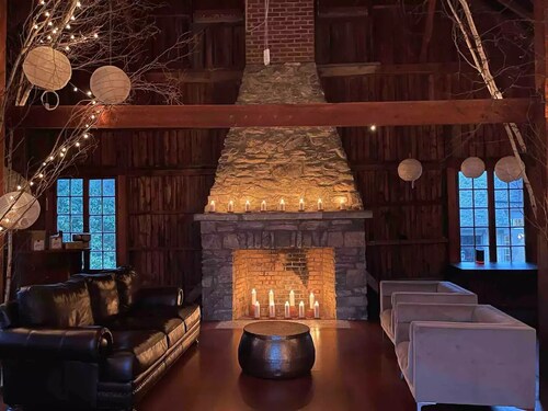 7200 sf Villa & Barn on 4 Acre Manchester Estate