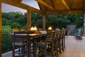 Outdoor dining - Panoramic Lake View W/ Indoor Pool, Hot tub, Gameroom & Firepit (Branson)