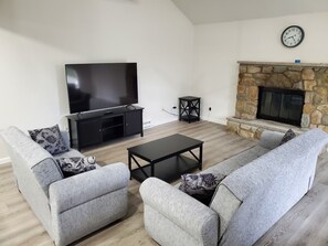 Living area - Cozy bghbxfgtcxfc (Tobyhanna)