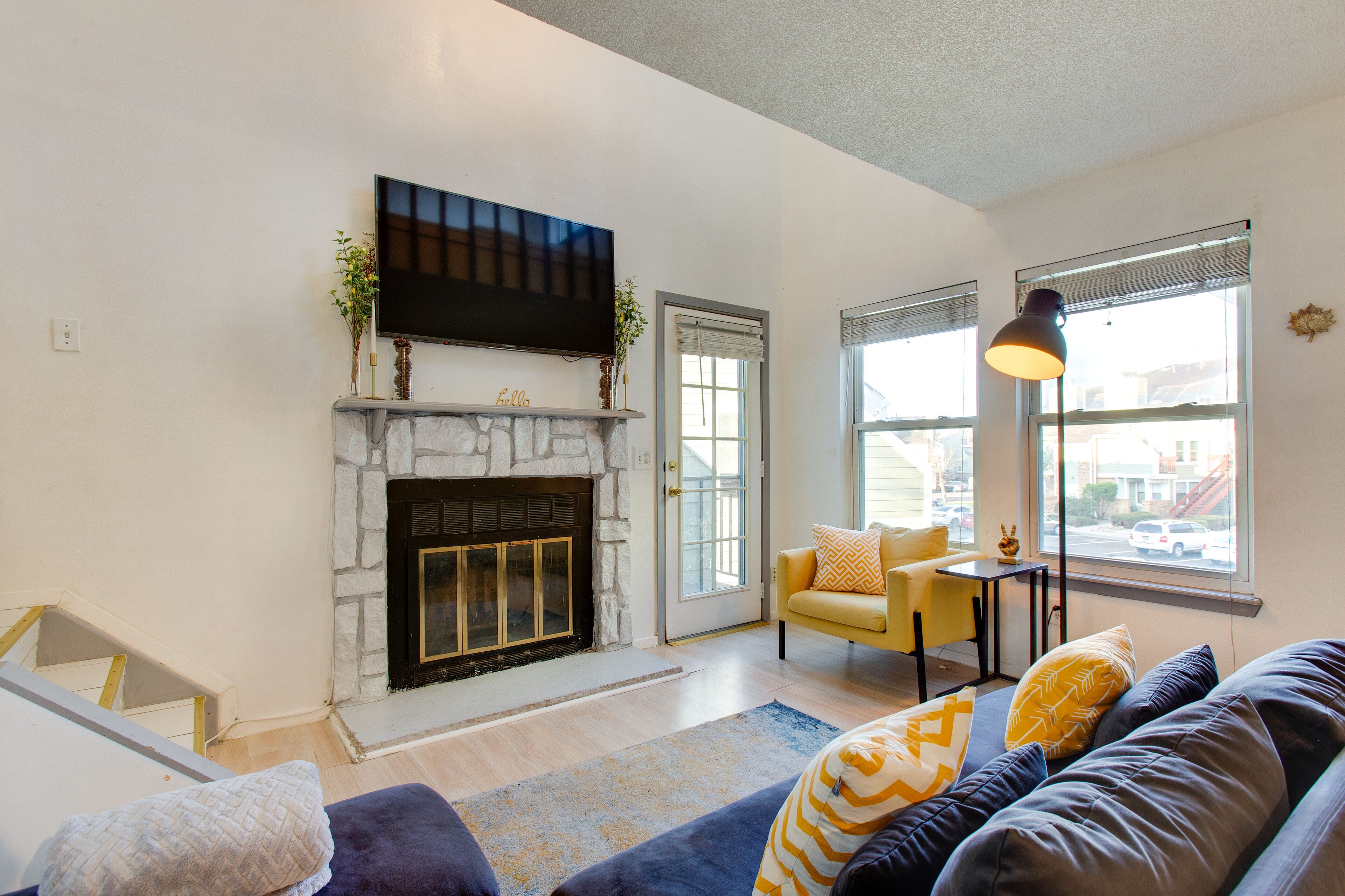 Convenient + Cozy Aurora Townhome Near Light Rail!