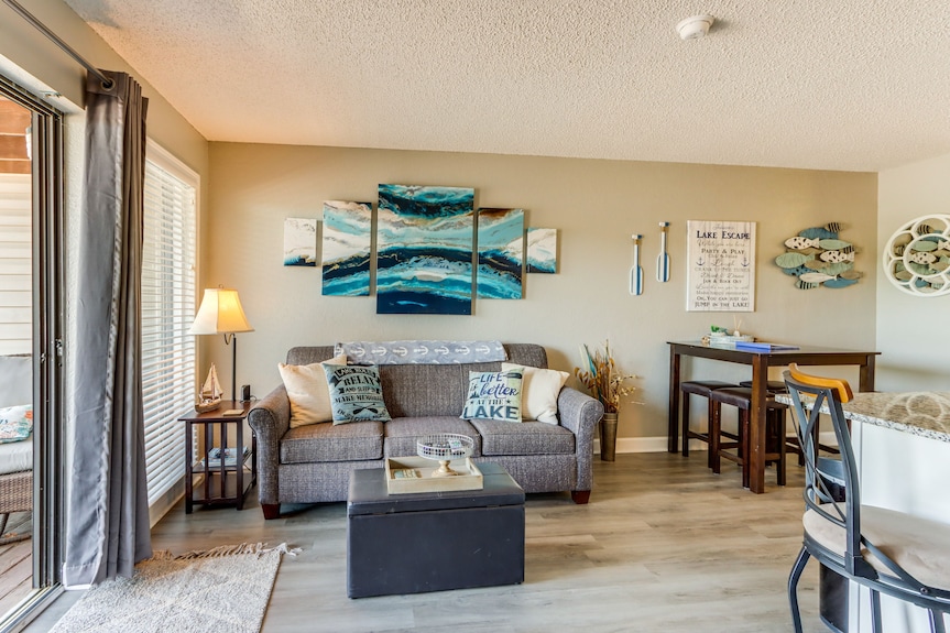 Pool Access & Lake View: Osage Beach Condo! - Sunrise Beach, MO