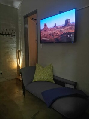 1 bedroom, Egyptian cotton sheets, premium bedding, down duvets - Boshoffville Family Farm (Pretoria)