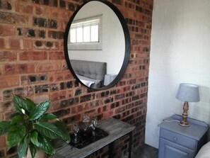 1 bedroom, Egyptian cotton sheets, premium bedding, down duvets - Boshoffville Family Farm (Pretoria)