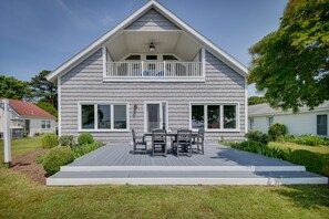Outdoor dining - Gloucester Point Vacation Rental on York River! (Gloucester Point)