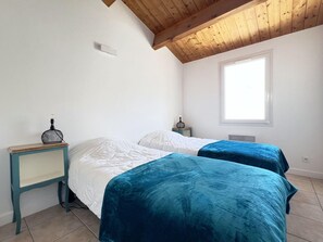 2 sovrum, strykjärn/strykbräda, resesäng och internet