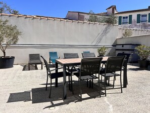Outdoor dining - . (Saint-Martin-de-Ré)