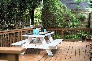 Outdoor dining - FALL SALE | The Cottage- Walk2 Main St - Pkg (Blowing Rock)
