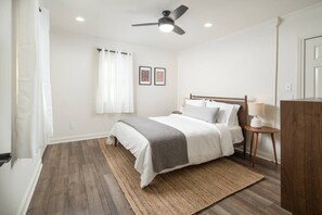 2 bedrooms, iron/ironing board, WiFi, bed sheets - FALL SALE | The Cottage- Walk2 Main St - Pkg (Blowing Rock)