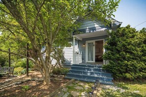 Exterior - SPRING SALE | The Cottage- Walk2 Main St - Pkg (Blowing Rock)