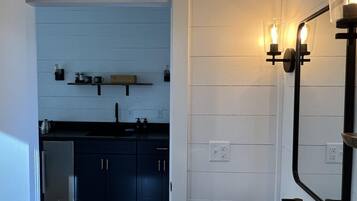 Suihku, hiustenkuivaaja, pyyhkeet