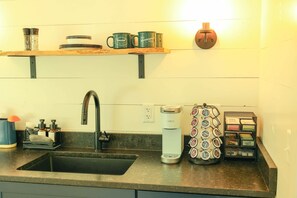 Interior - Modern, Luxurious Cabin in the Woods - 01 (Freeport)