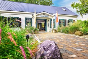 Exterior - Modern, Luxurious, Cabin in the Woods - 17 (Freeport)