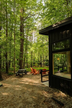 Outdoor dining - Modern, Luxurious, Cabin in the Woods - 17 (Freeport)