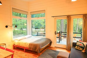 1 bedroom, WiFi, bed sheets, wheelchair access - Modern, Luxurious, Cabin in the Woods - 17 (Freeport)