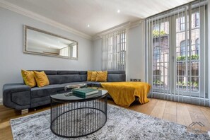 Televisión, oficina