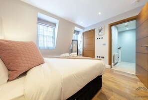 2 bedrooms, desk, iron/ironing board, travel cot