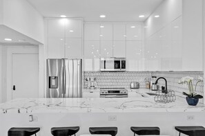 Fridge, microwave, oven, stovetop - OceanFront Luxury Penthouse 2BR with Free Parking (Miami Beach)