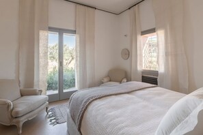 5 chambres, fer et planche à repasser, accès à Internet, literie fournie