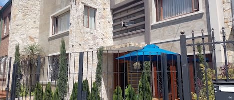 Fachada de la propiedad