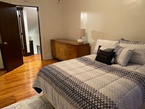 3 bedrooms, desk, iron/ironing board, travel crib