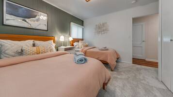 3 bedrooms, desk, iron/ironing board, free WiFi