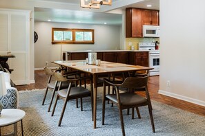 Dining - Beautiful 3BR Home Near Lake MI (Sheboygan)