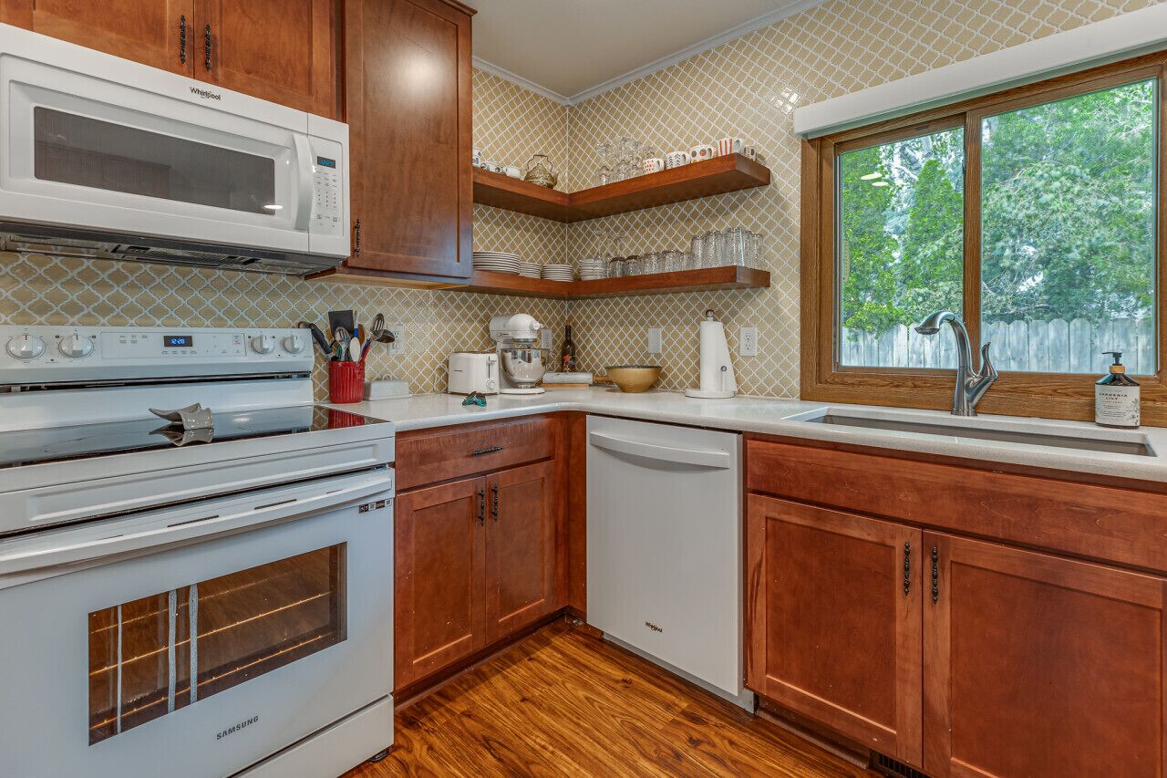 冰箱、微波炉、烤箱、炉灶