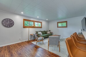 Smart TV, books - Beautiful 3BR Home Near Lake MI (Sheboygan)