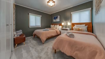 3 bedrooms, desk, iron/ironing board, free WiFi