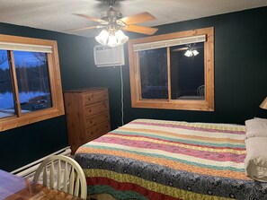 2 bedrooms, desk, free WiFi, bed sheets - Cozy Cabin on Range Line Lake (Three Lakes)