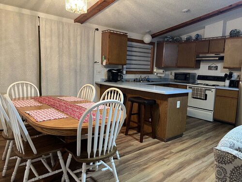 Cozy Cabin on Range Line Lake