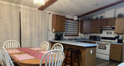 Cozy Cabin on Range Line Lake