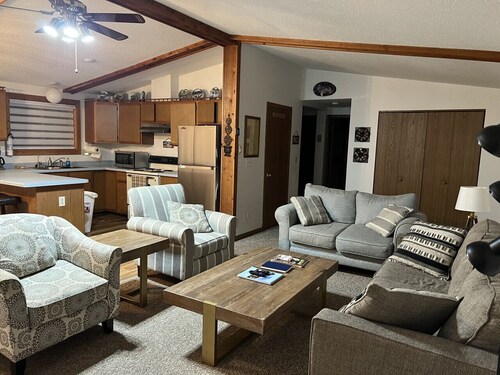 Cozy Cabin on Range Line Lake