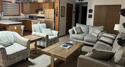 Cozy Cabin on Range Line Lake