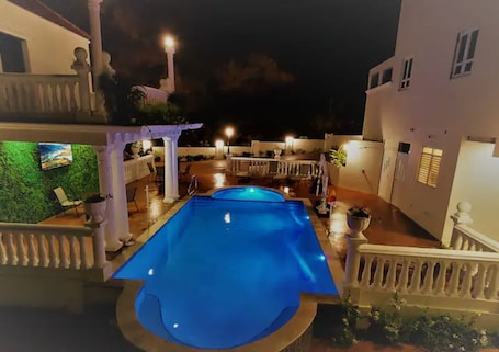 Pool. Luxury Puerto Caribe Mobility Room