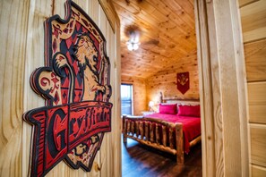 5 bedrooms, iron/ironing board, WiFi, bed sheets