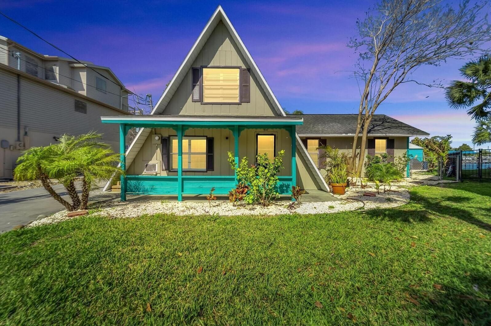 Come relax at the A Frame-ulous Escape. Kayak, fish, swim, eat good food & more.