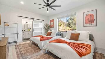 4 bedrooms, desk, iron/ironing board, travel crib