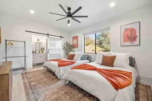 4 Schlafzimmer, Schreibtisch, Bügeleisen/Bügelbrett, Reisekinderbett
