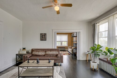 Walk to Restaurants: Cozy, Convenient Jennings Apt