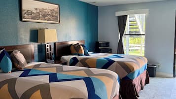 Room, 2 Katil Kelamin (Double), Accessible, Smoking | Peralatan tempat tidur premium, gebar bulu kapas, busa memori