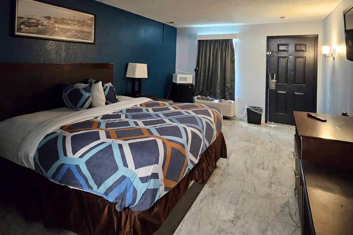 Chambre, 1 très grand lit, accessible aux personnes à mobilité réduite, non-fumeurs | Literie de qualité supérieure, couette en duvet d'oie