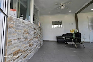 Lobby - Rodeway Inn Hattiesburg North (Hattiesburg)