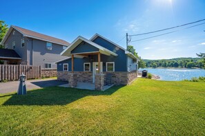 Exterior - 5 Min to Colgate, Sleeps 8, Welcome Wine (Hamilton)