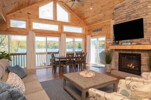 Télévision, cheminée