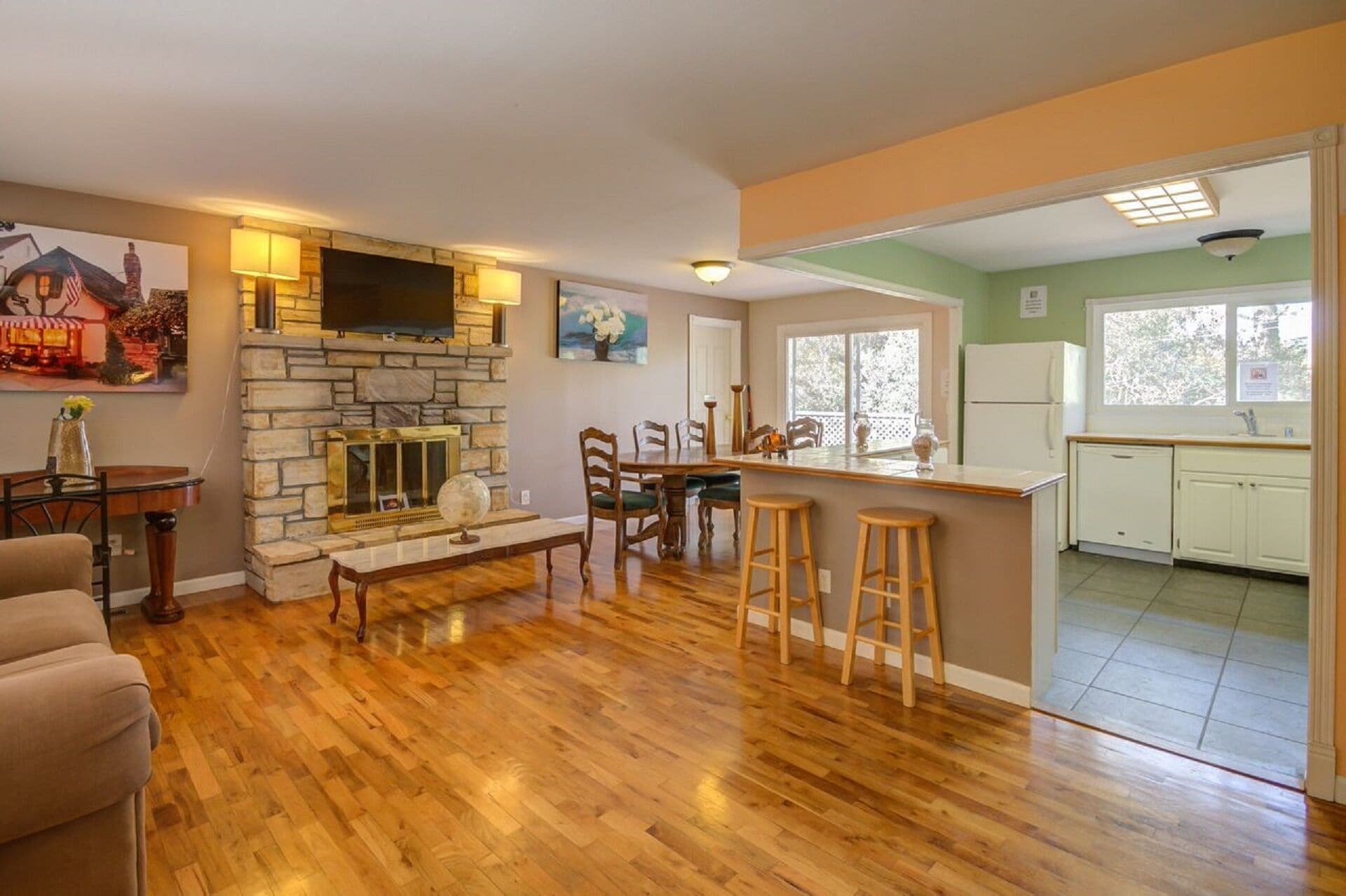 Monterey‘s safest neighborhood beach house in the woods